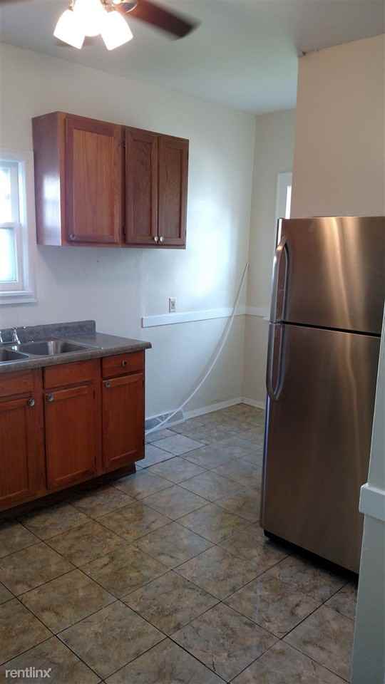 913 40th Pl - Photo 3 of 10