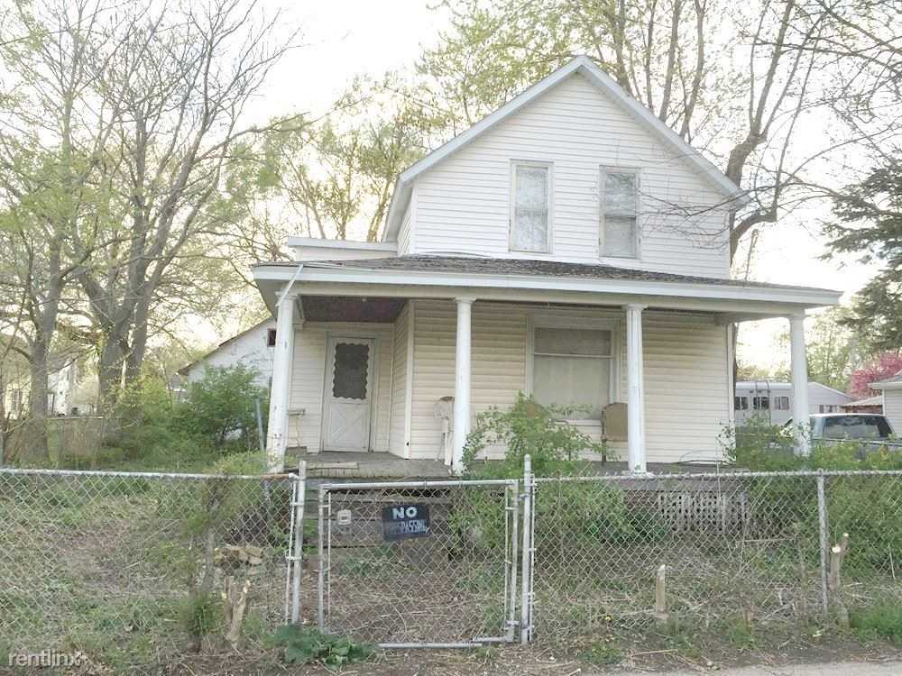 365 S Chicago Ave - Photo 2 of 8