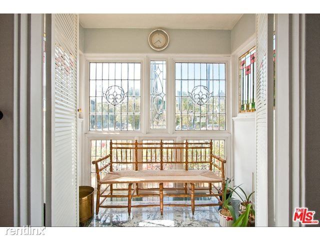 453 Rialto Ave - Photo 2 of 3