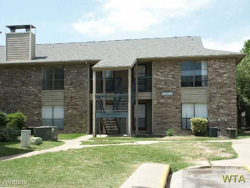 1500 S Interstate 35 - Photo 3 of 8