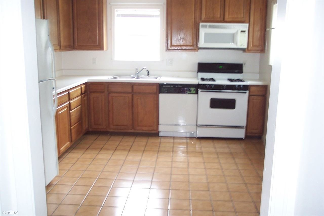 298 Birchwood Dr N - Photo 2 of 6