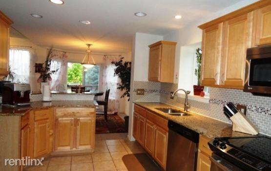 1340 Waverly Dr - Photo 3 of 15