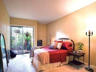 SECOND CHANCE PROGRAM FOR EVERYONE Apartments College St, Forest Park