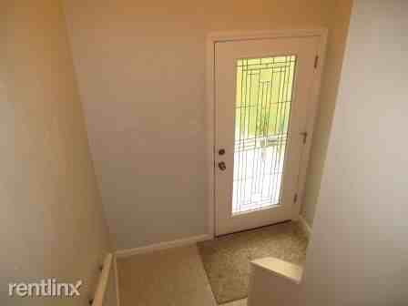 132 N Corbin St - Photo 2 of 19