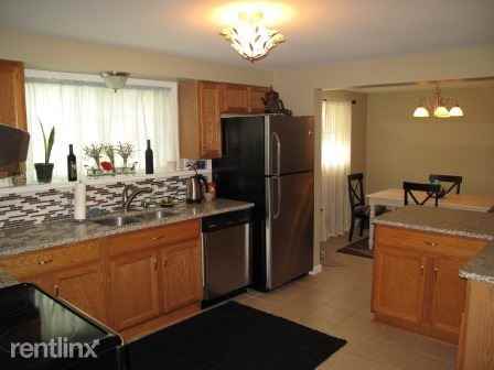 132 N Corbin St - Photo 3 of 19