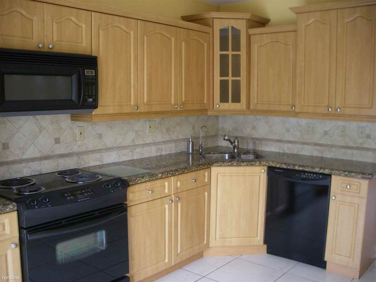 6665 NW 40th St - Photo 3 of 10