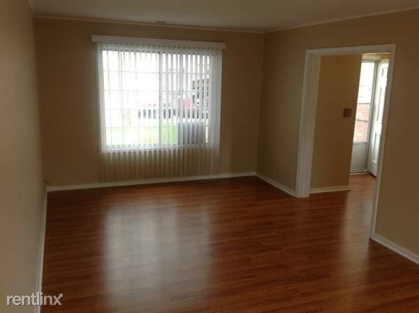 472 Riverbend Dr - Photo 2 of 8