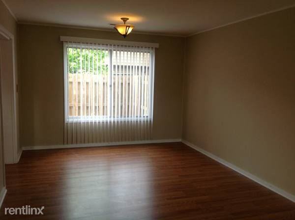 472 Riverbend Dr - Photo 3 of 8