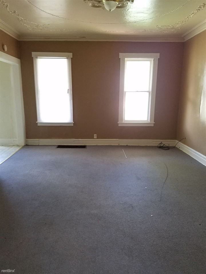 137 Fulton Ave - Photo 2 of 17