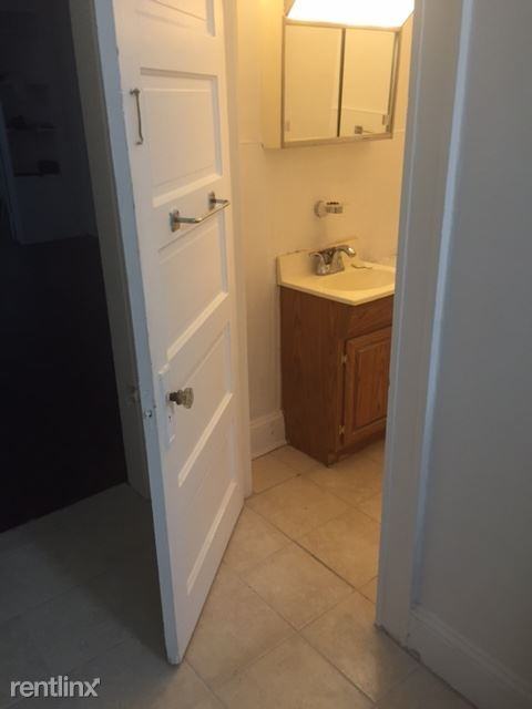 705 W 36th St - Photo 2 of 10