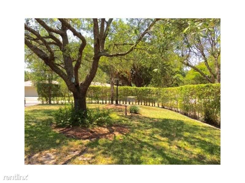 5209 Riviera Dr - Photo 3 of 19