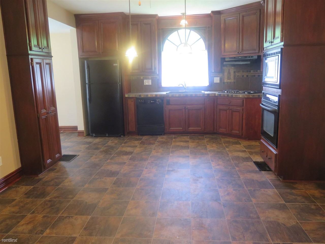 329 N Cherry St - Photo 3 of 16