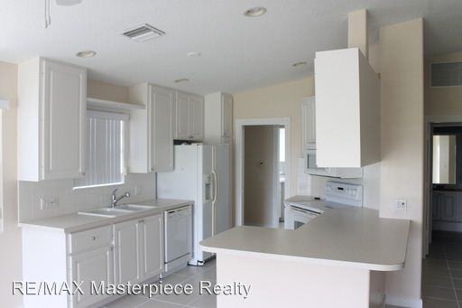 10805 SW Elsinore Dr - Photo 2 of 10