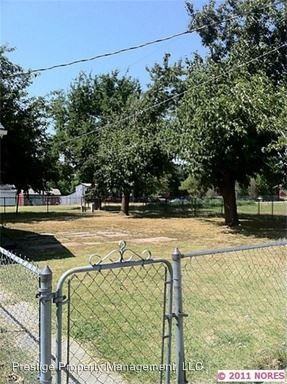 302 S Main St - Photo 3 of 18