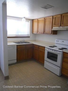 1030 E 7th St - Photo 2 of 10