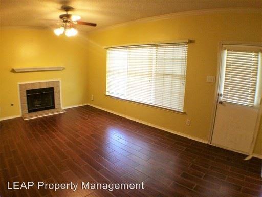 1040 Woodbriar Dr - Photo 3 of 33