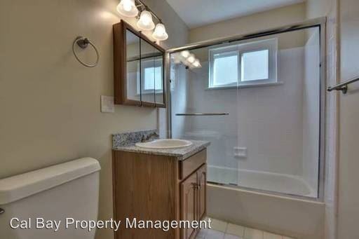 950 Ravenscourt Ave - Photo 3 of 6