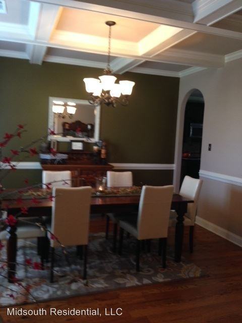 235 Hawthorn Ln - Photo 2 of 12