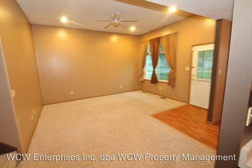 105 E Lake St - Photo 2 of 16