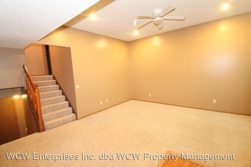 105 E Lake St - Photo 3 of 16