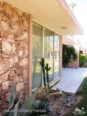 1017 Tamarisk W St - Photo 2 of 26