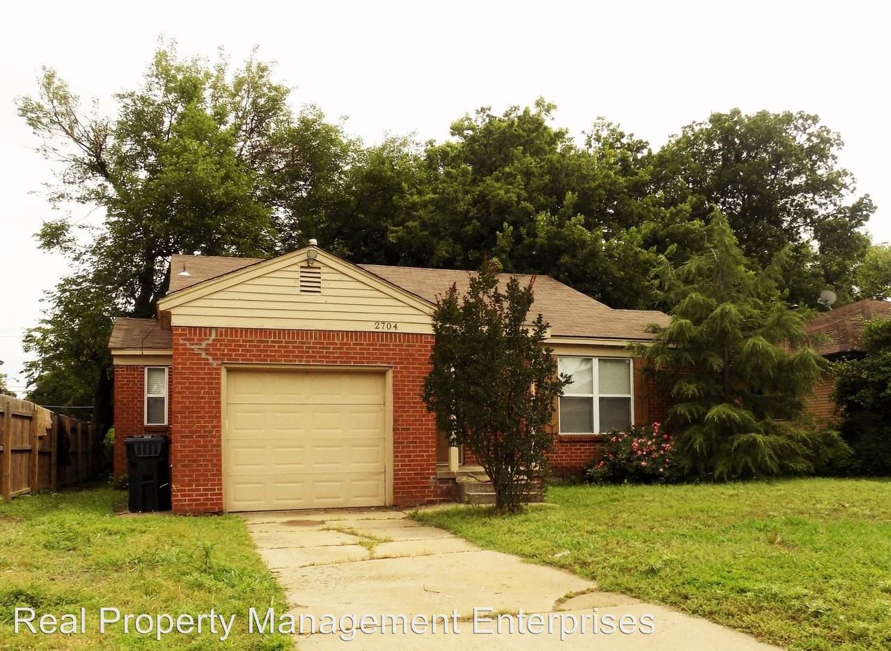 2704 NW 38th St - Photo 2 of 10