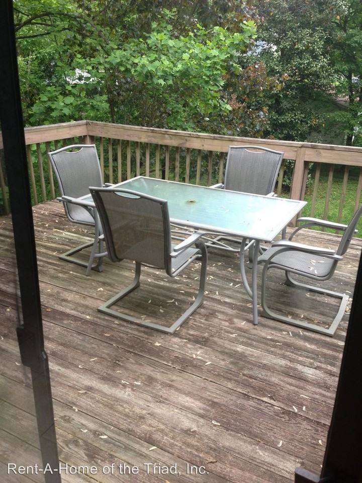 1516 Forest Hill Dr - Photo 3 of 13