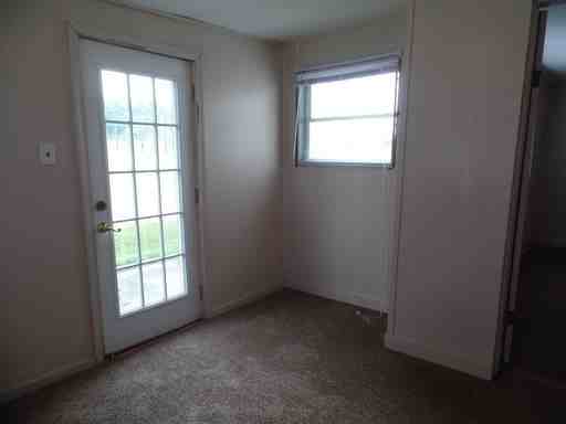 343 E Beech St - Photo 3 of 17