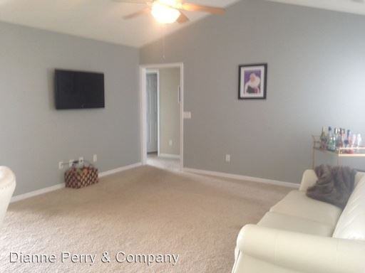 7313 Woodhall Dr - Photo 3 of 16