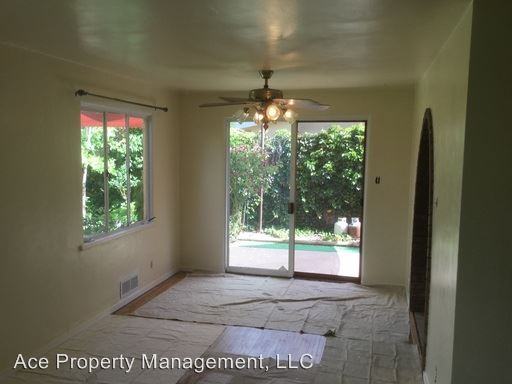 1304 Alcazar St NE - Photo 3 of 18