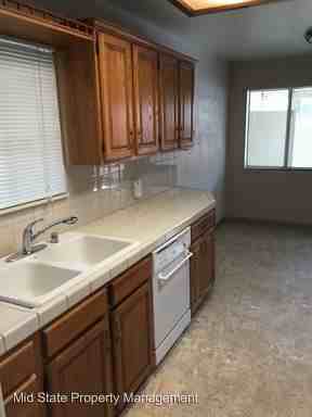 385 Monroe St - Photo 3 of 39