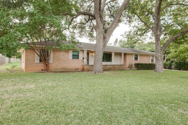 3818 Medallion Ln - Photo 2 of 22