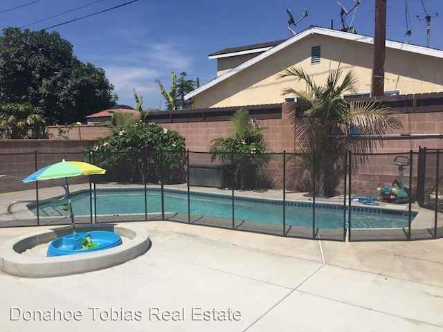 1242 N Foxfire St - Photo 2 of 10