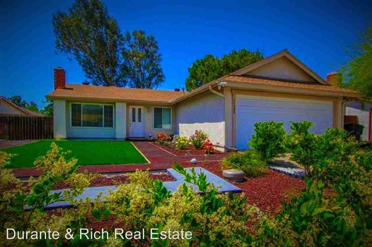 11520 Polaris Dr, San Diego, CA 92126 3 Bedroom House for 2,695/month
