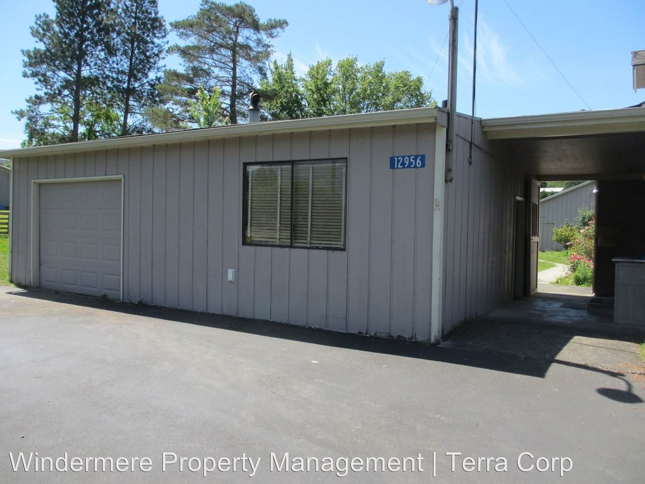 12956 Maple Ave - Photo 3 of 32