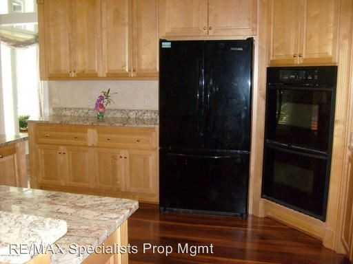 1220 Creekwood Way N - Photo 3 of 13