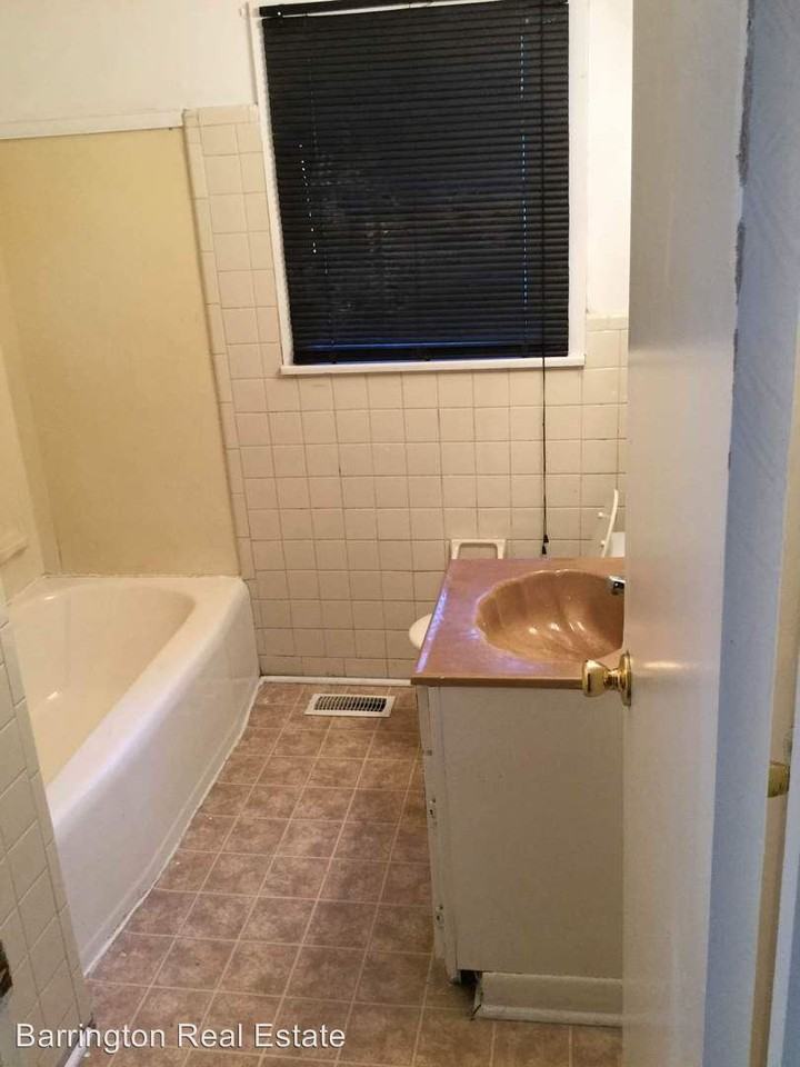 1373 5th Pl NW - Photo 3 of 4