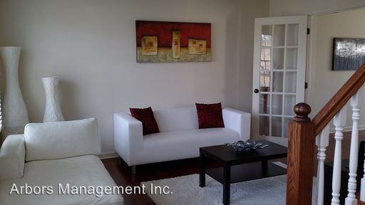 305 Apricot Ct - Photo 3 of 14