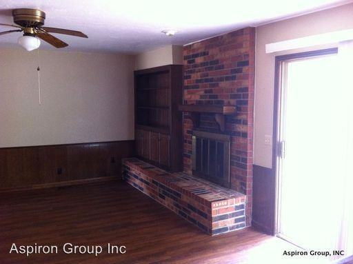 6713 Lyrewood Ct - Photo 3 of 20