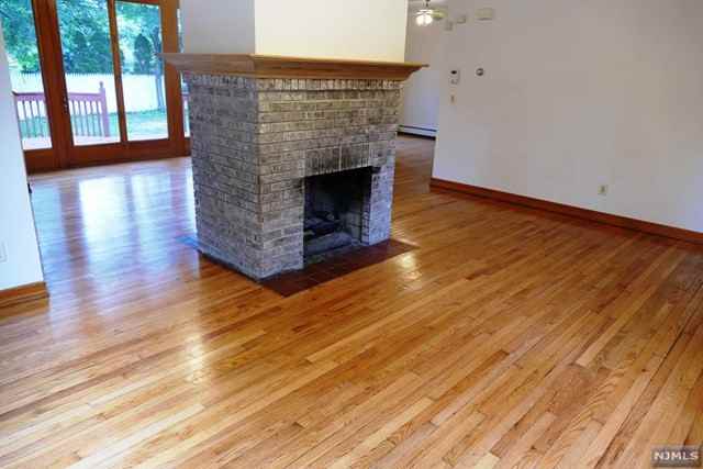 22 Stonegate Rd - Photo 2 of 21