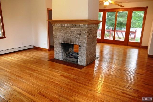 22 Stonegate Rd - Photo 3 of 21