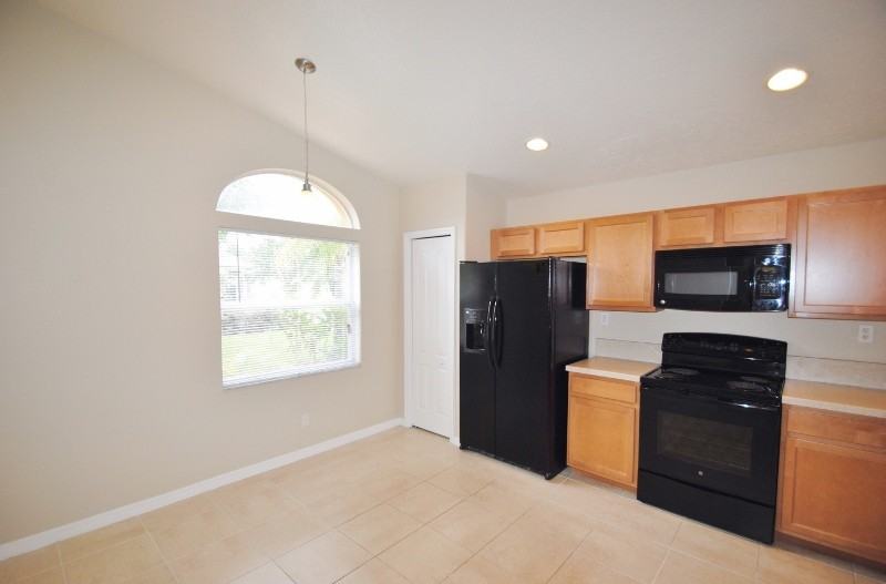 1939 Windbrook Dr - Photo 3 of 13