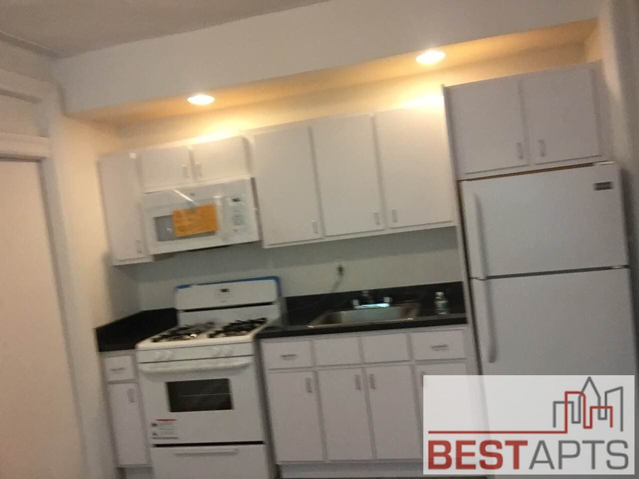 W 207th St & Post Ave #34