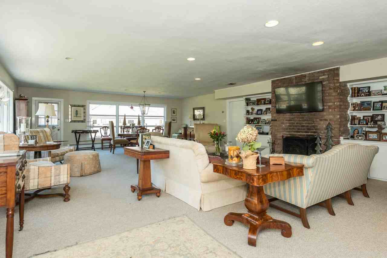 171 Middle Neck Rd - Photo 3 of 10