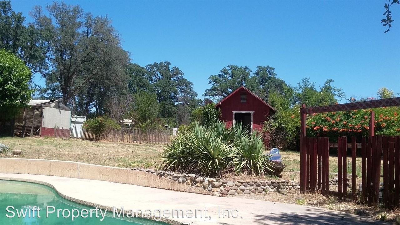 22455 Boyle Ln - Photo 3 of 22