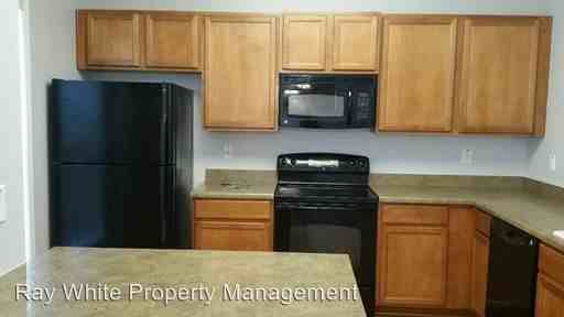 2739 Deerwood Ln - Photo 3 of 15