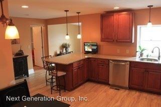 2061 Willow Ln - Photo 2 of 19