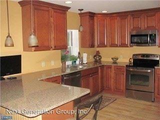 2061 Willow Ln - Photo 3 of 19