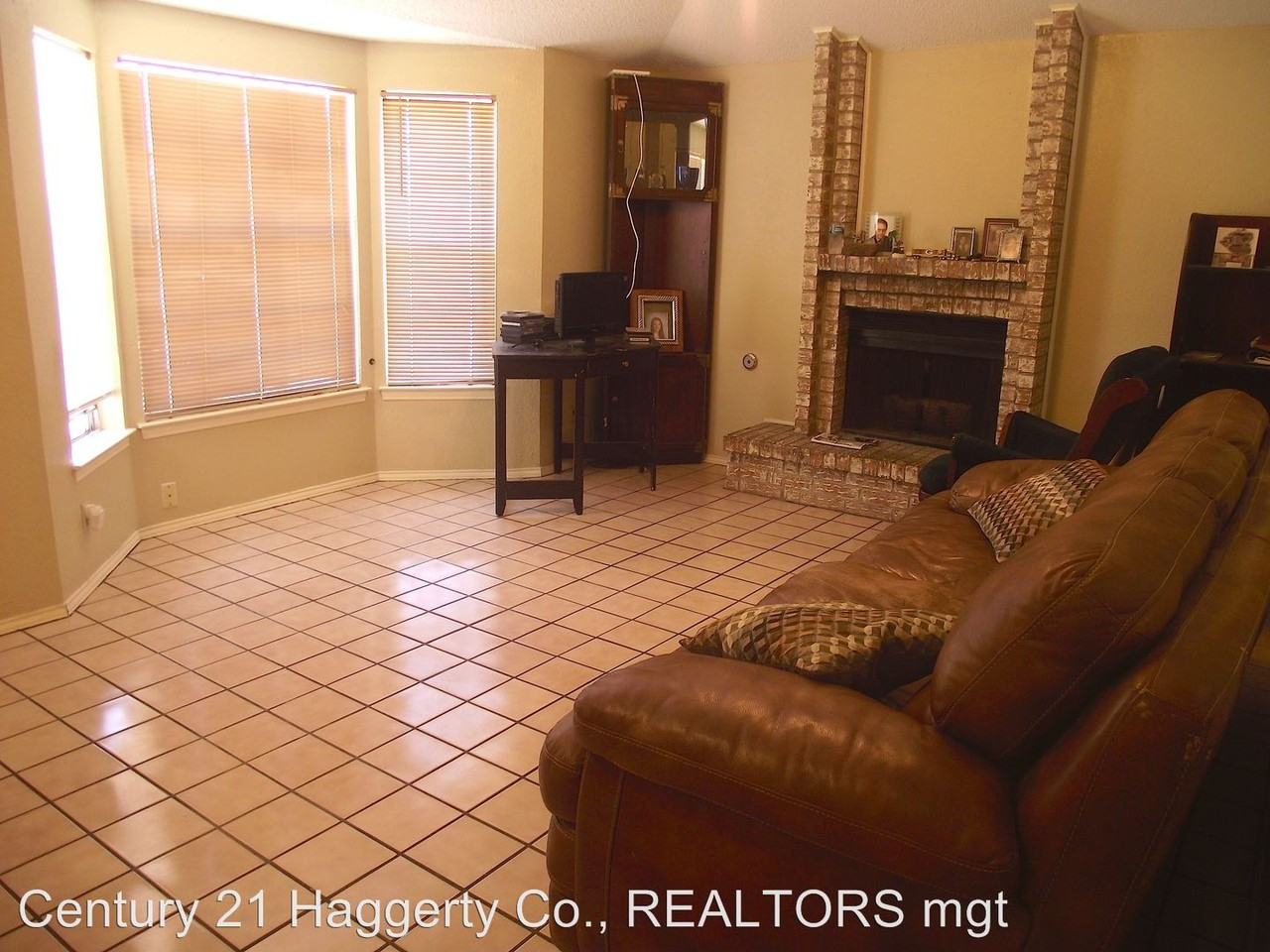 633 Mary Stuart Dr - Photo 2 of 10