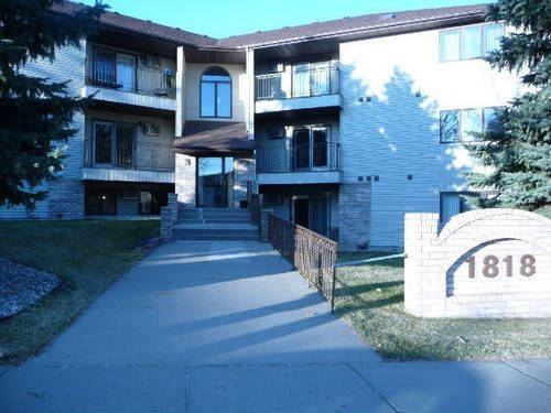 1820 Capitol Apartments-Winter Specials - Photo 2 of 10